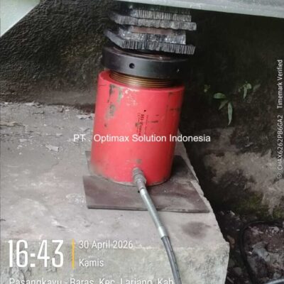Pekerjaan jacking Jembatan Rangka Baja Sungai Lariang (1)