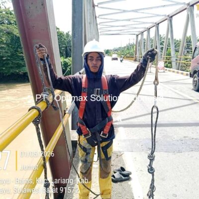 Pekerjaan jacking Jembatan Rangka Baja Sungai Lariang (4)